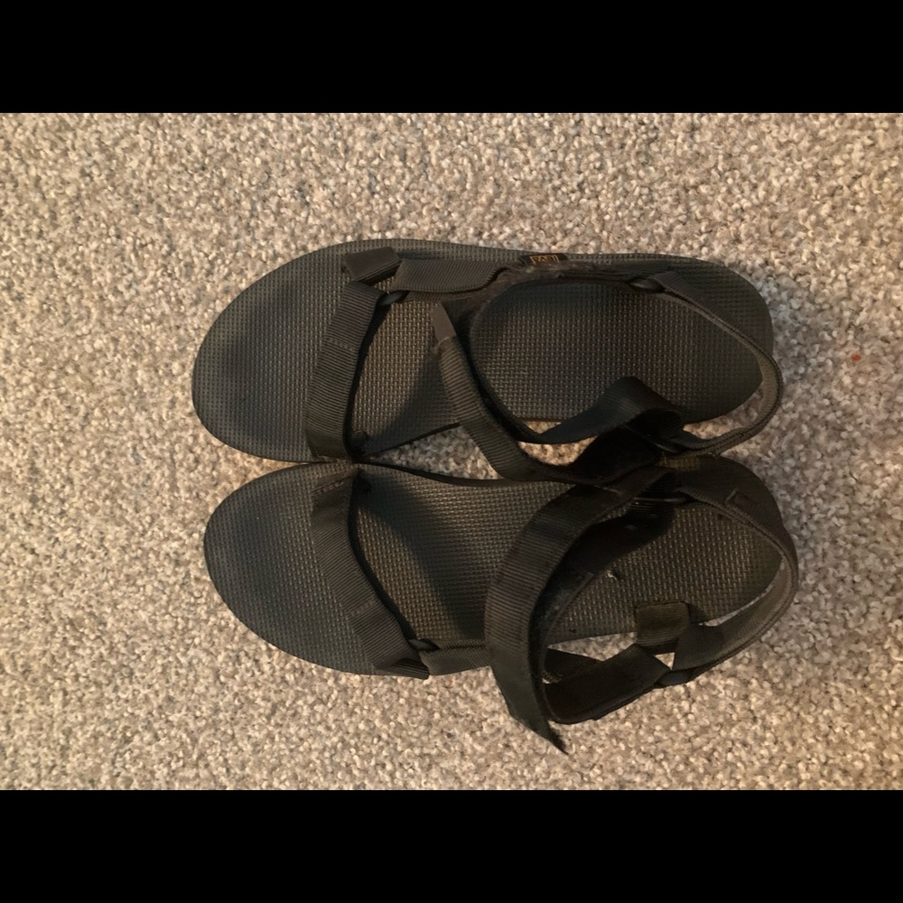 Black tevas